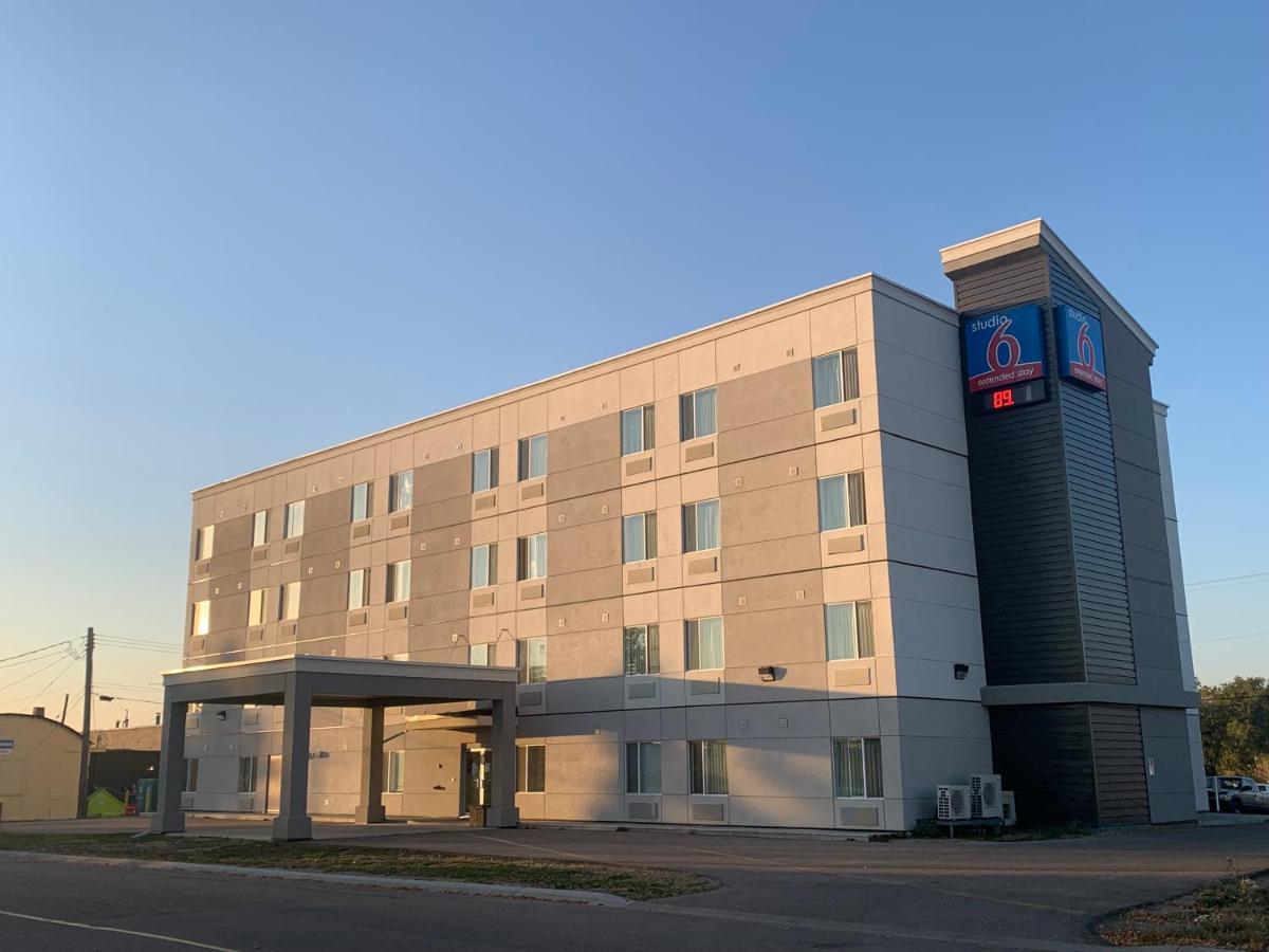 Studio 6-Bruderheim, Ab ภายนอก รูปภาพ