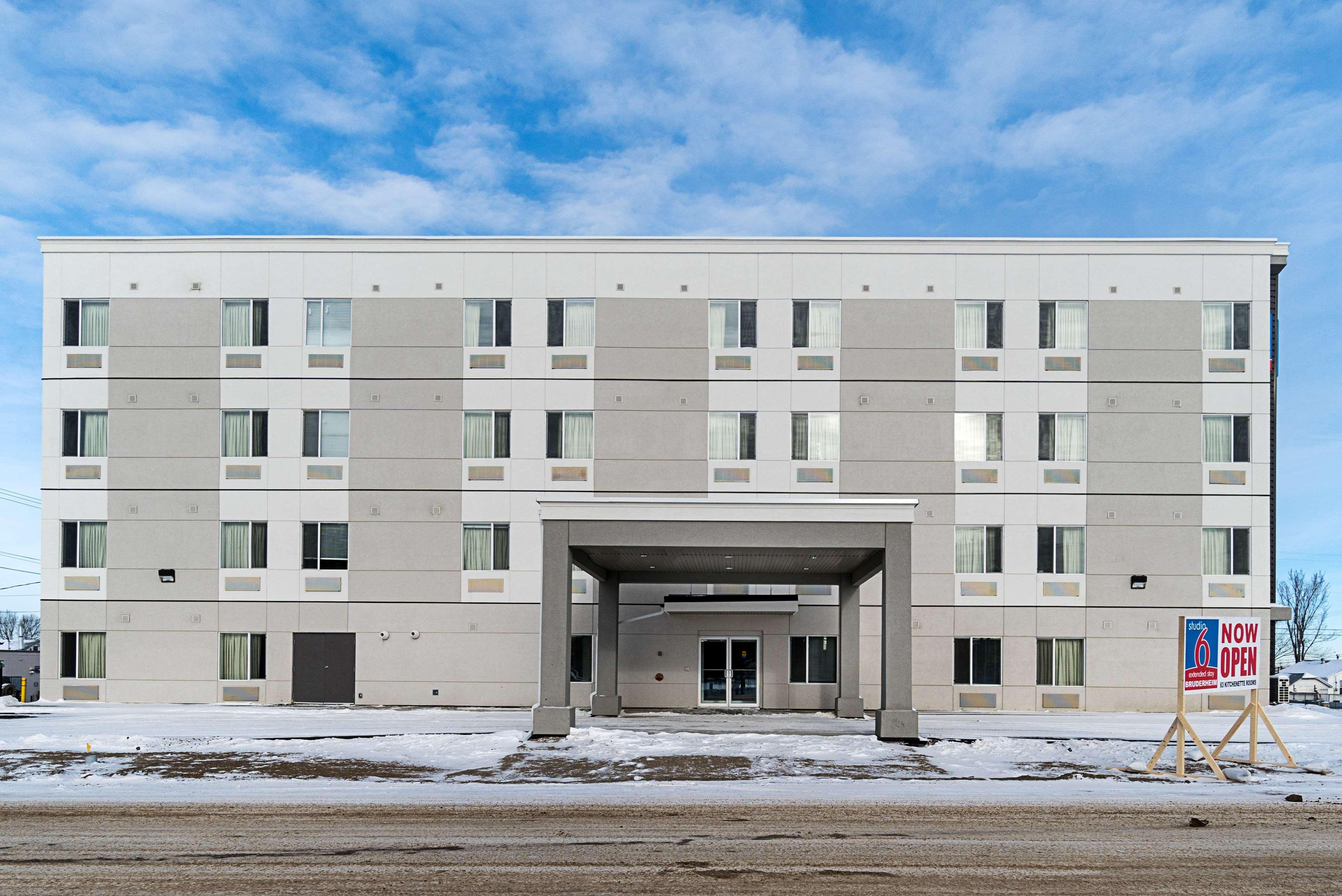 Studio 6-Bruderheim, Ab ภายนอก รูปภาพ