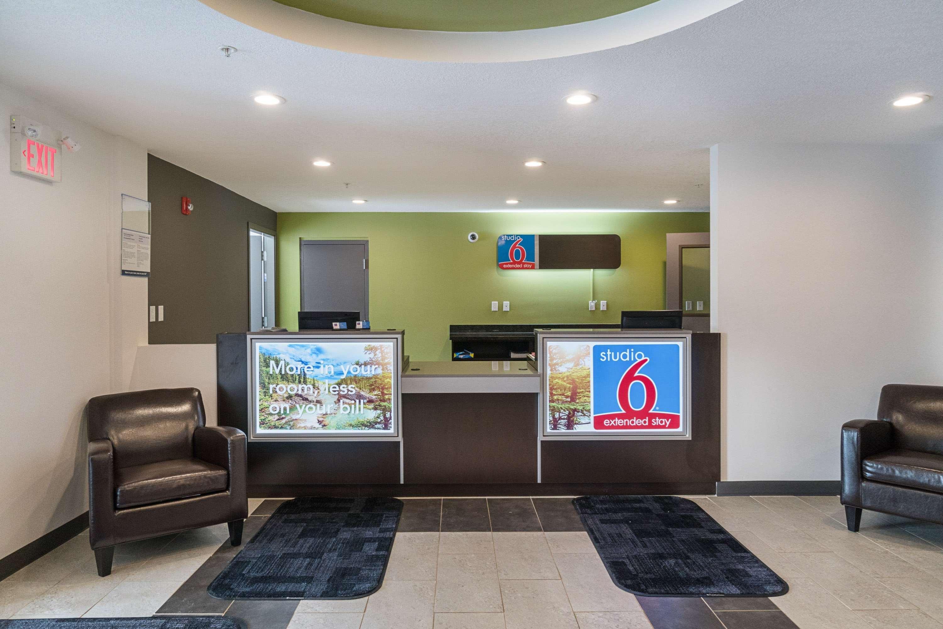 Studio 6-Bruderheim, Ab ภายนอก รูปภาพ