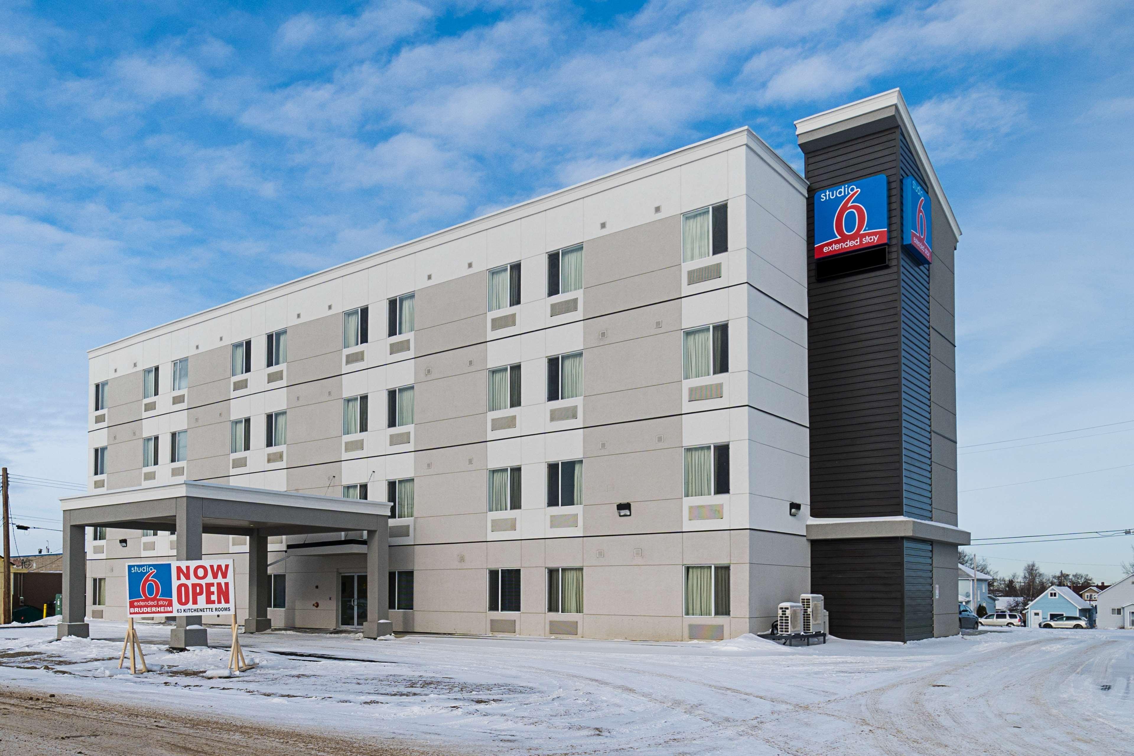 Studio 6-Bruderheim, Ab ภายนอก รูปภาพ