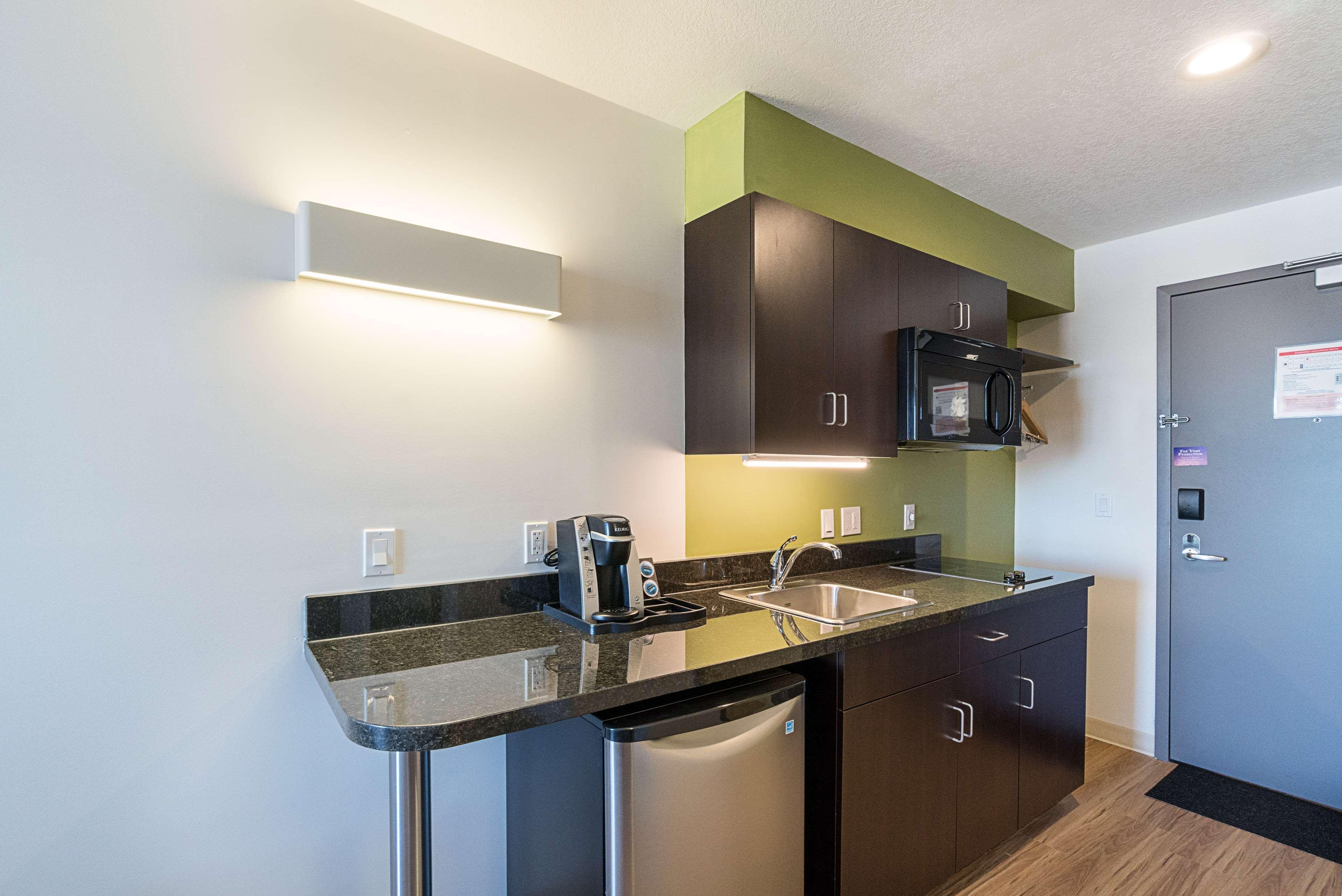 Studio 6-Bruderheim, Ab ภายนอก รูปภาพ