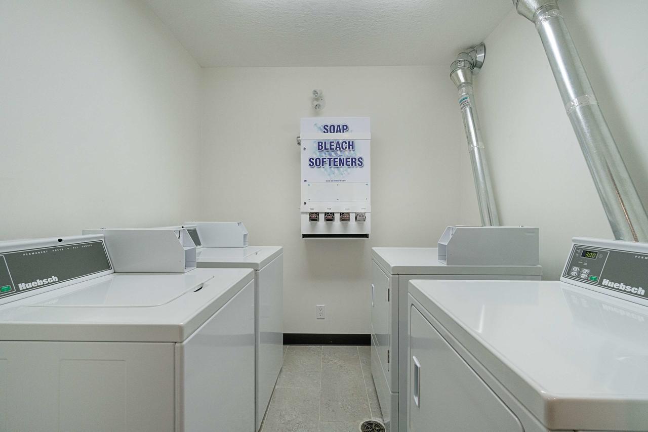 Studio 6-Bruderheim, Ab ภายนอก รูปภาพ